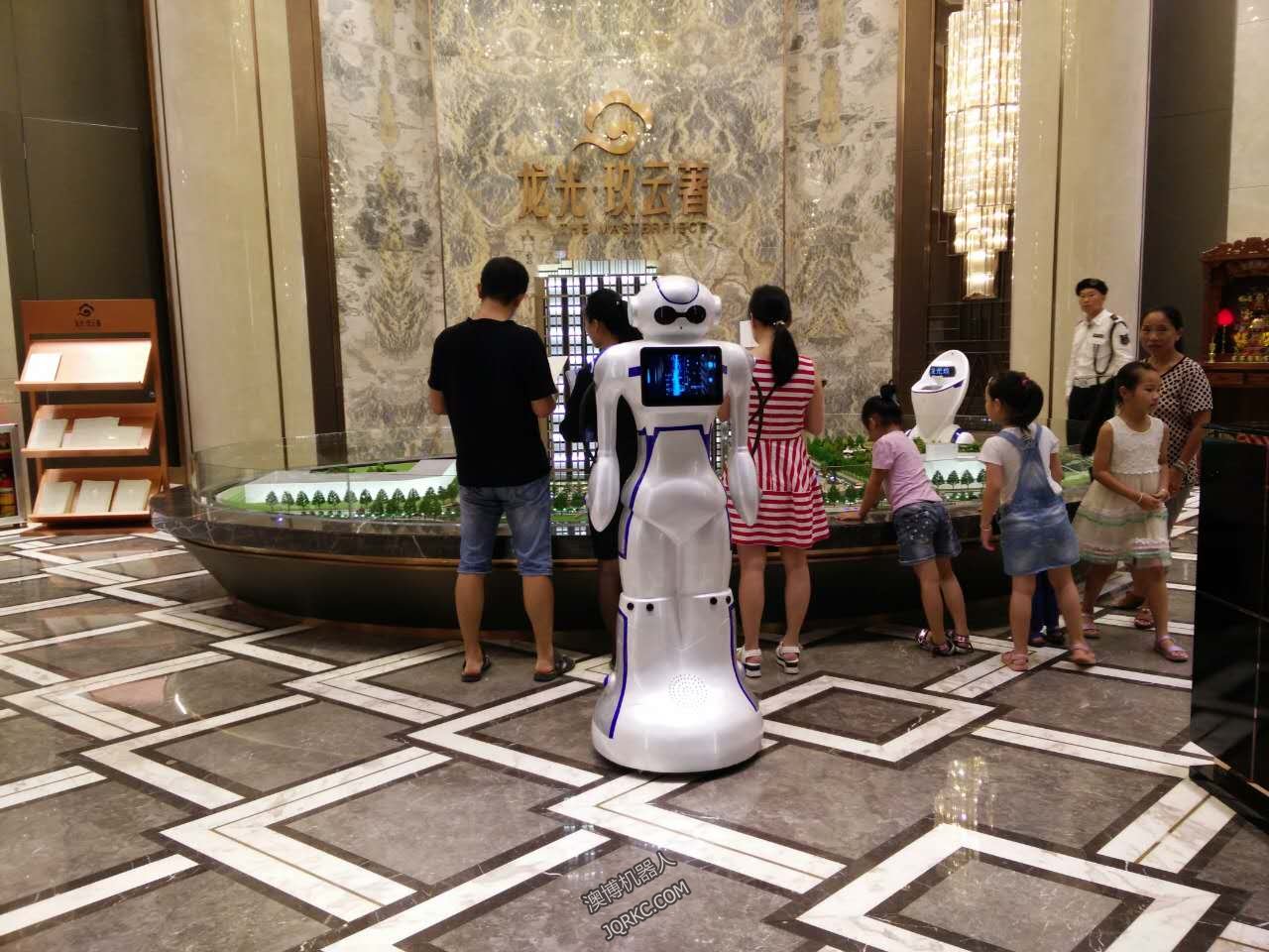 服務機器人能夠取代人工客服嗎？